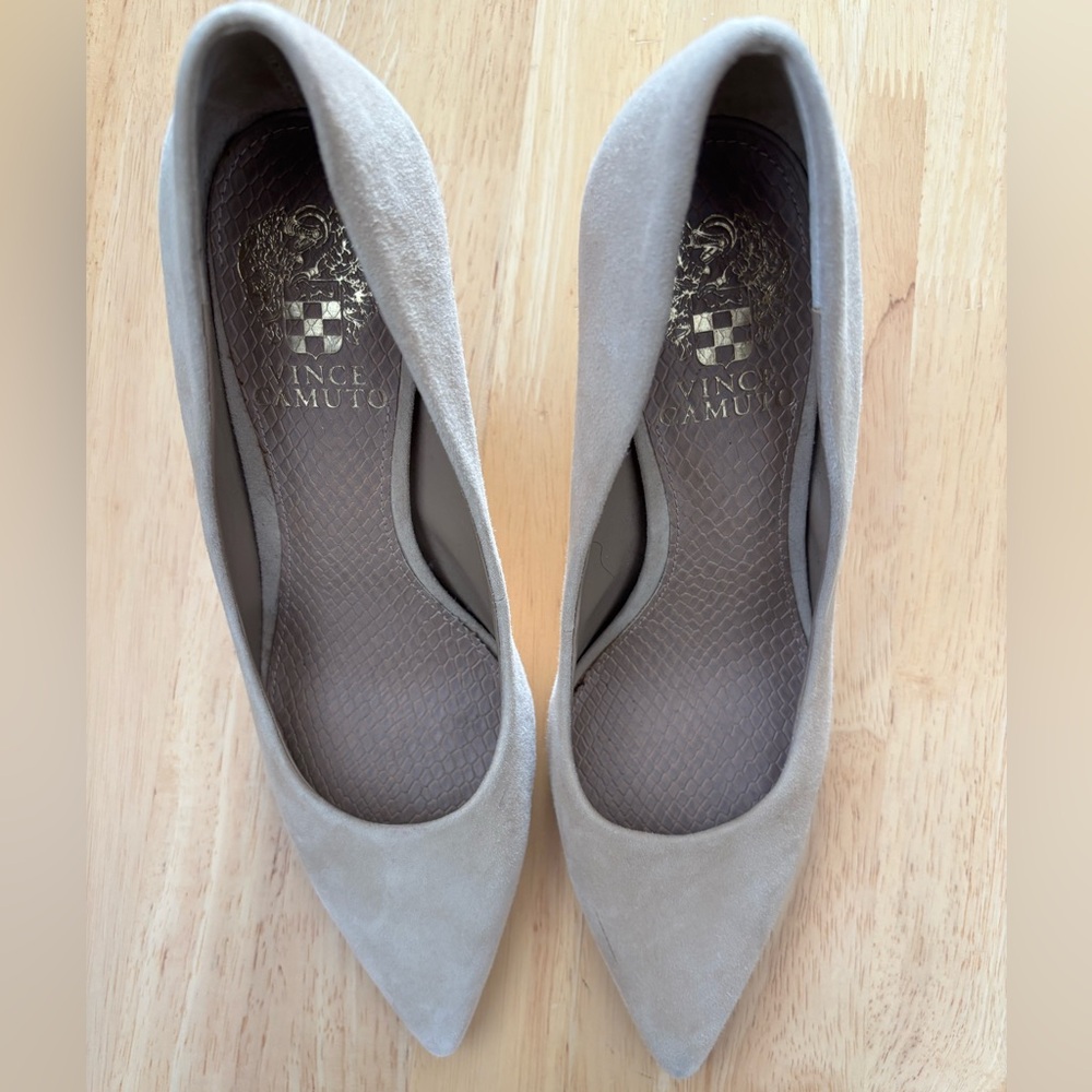 Vince Camuto Women's tan Suede Heels